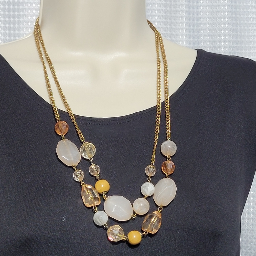 Pink & White Quartz and Alabaster Beaded Necklace - Picture 2 of 7